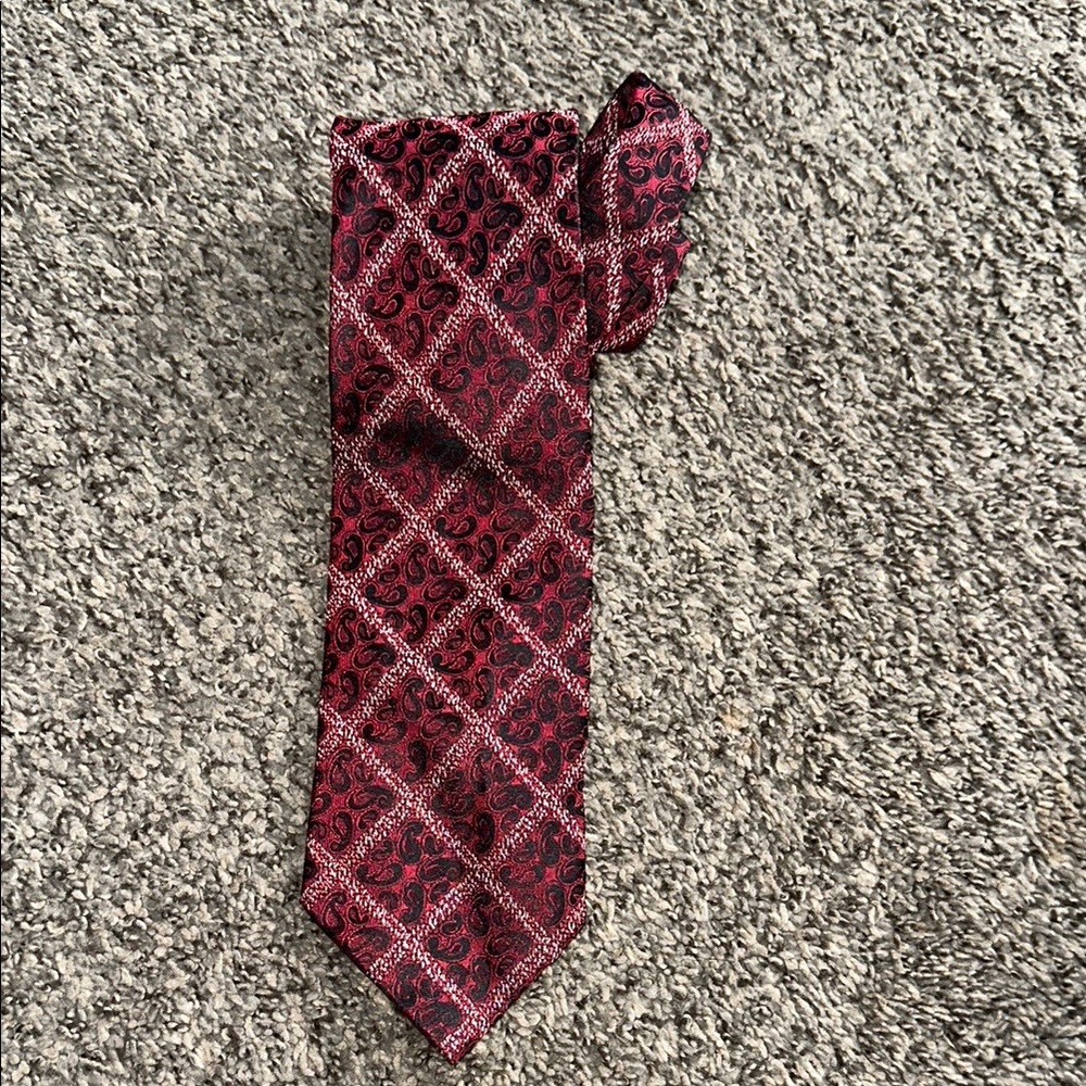 Red and Black Diamond Pattern Tie